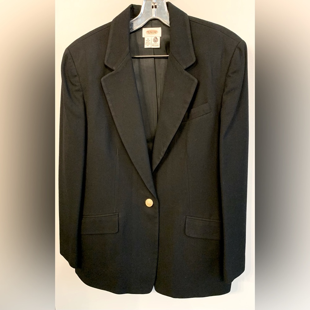 Black wool ladies blazer; excellent condition; Size: 16